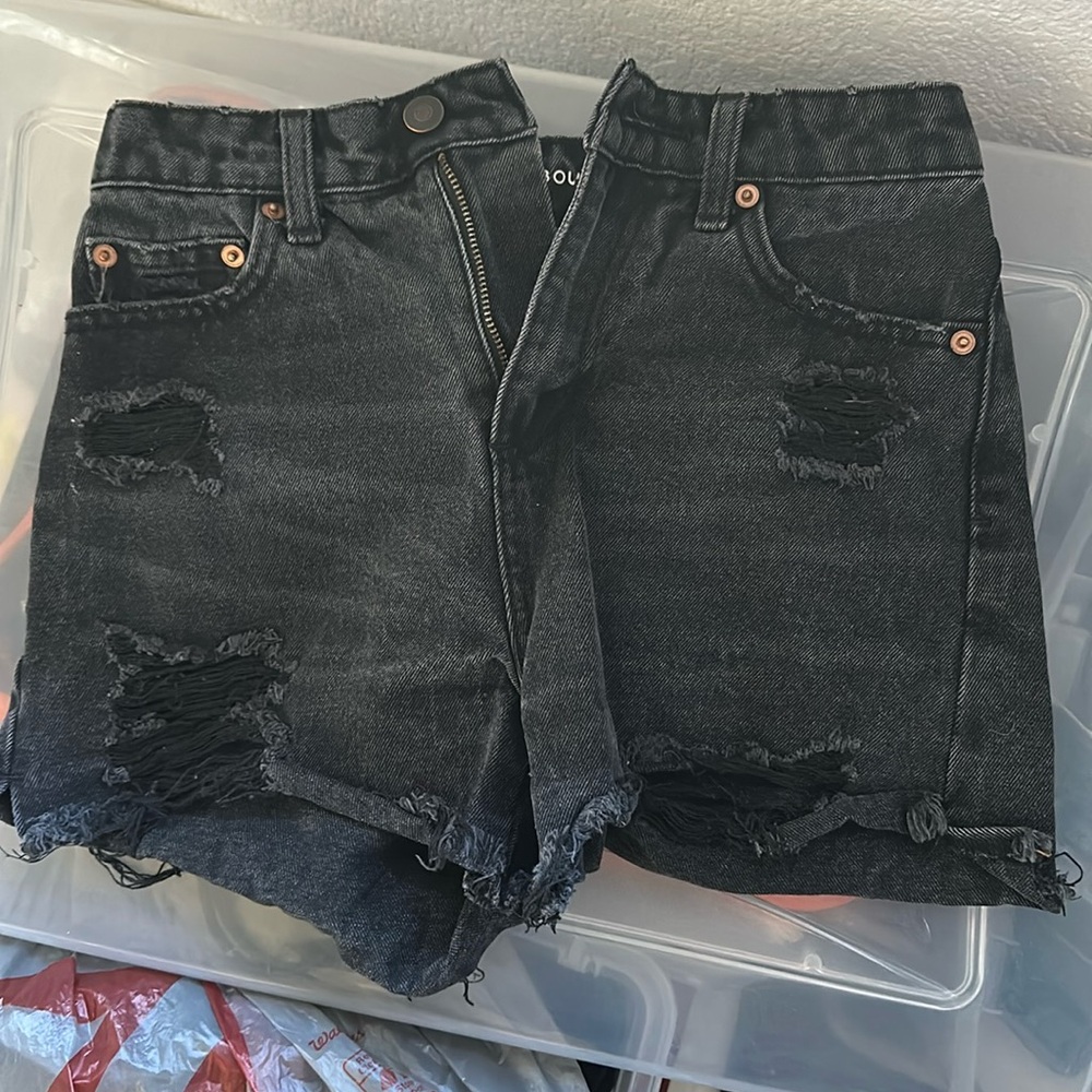 Black Jean shorts with frayed edges